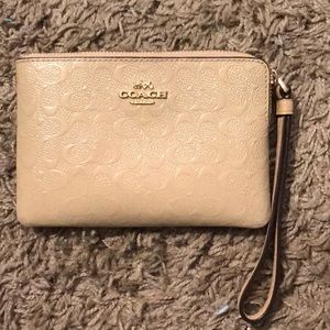 Coach leather wristlet in excellent condition